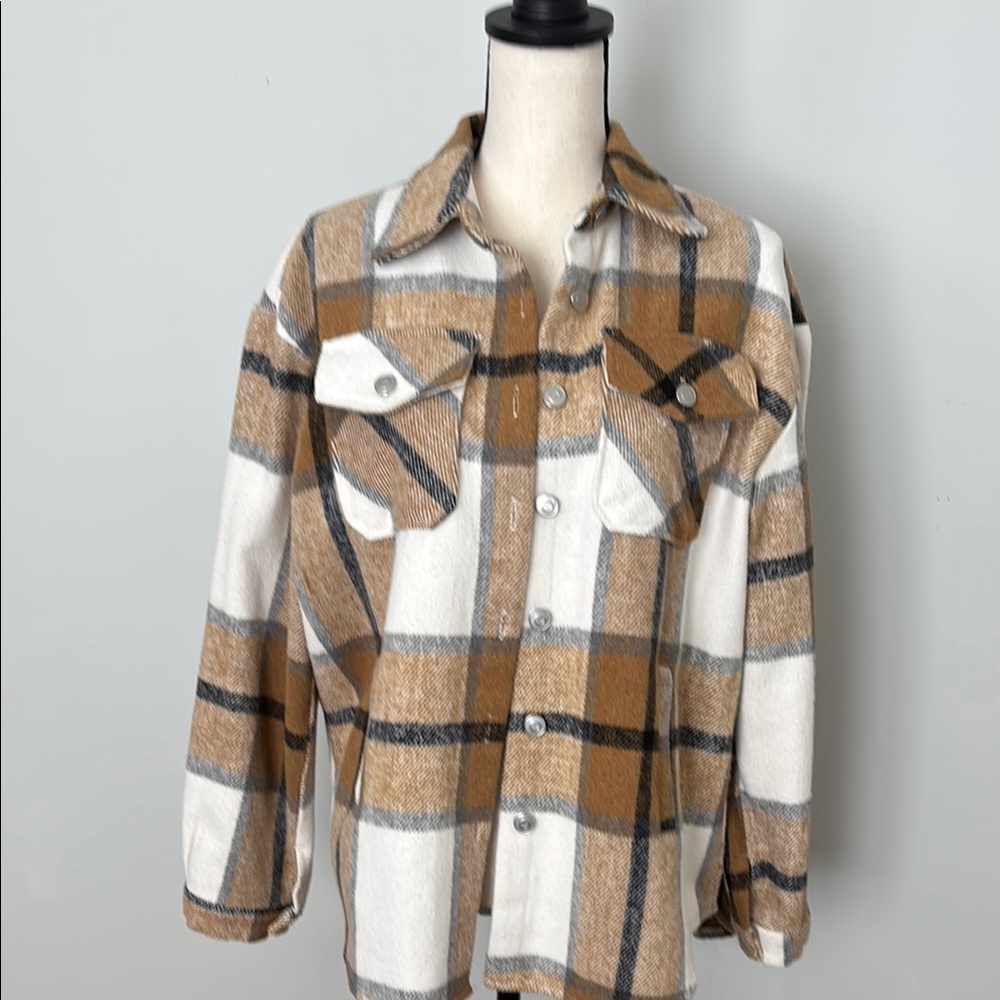 Shacket plaid, pockets cream brown size M